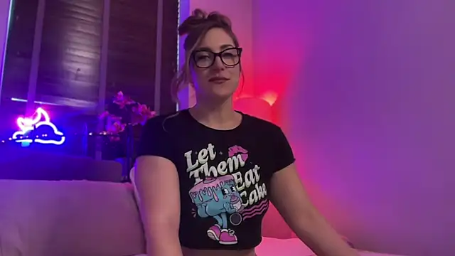 Snapshot of MistresssX chatting on November 4, 5:06 pm MistresssX online show from November 4, 5:06 pm