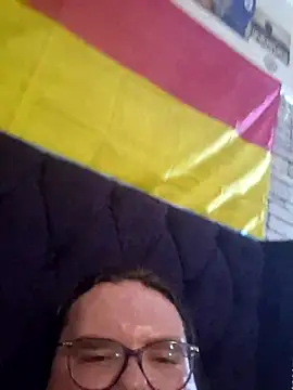 Fxckc4rl3yellis99 online show from June 22, 1:33 am