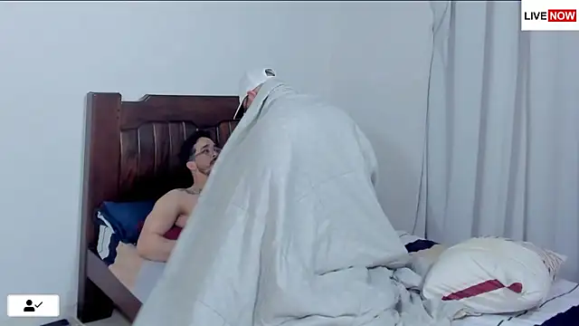 Hunter Hoott online show from April 9, 3:30 am