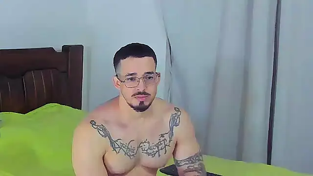 Hunter Hoott online show from November 2, 12:04 am