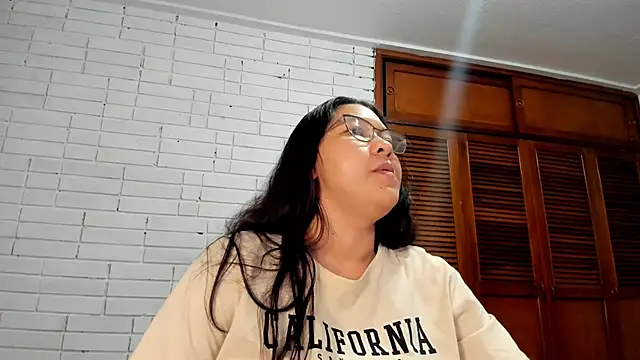 Naia Stant online show from November 7, 12:04 am