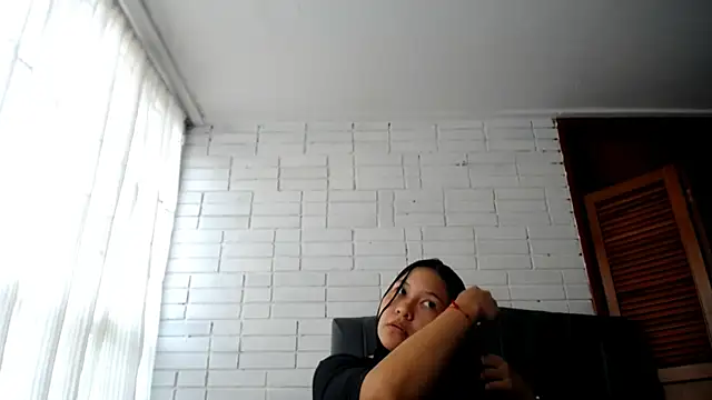 Naia Stant online show from October 28, 8:30 pm