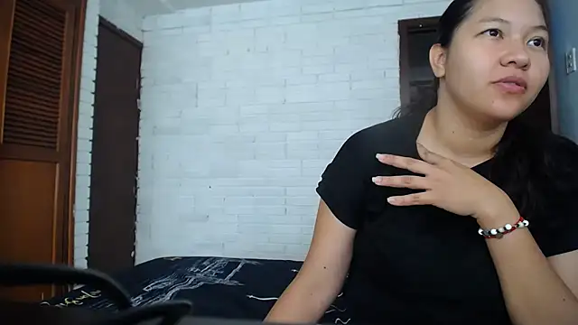 Snapshot of Naia_Stant chatting on September 28, 2:02 pm Naia Stant online show from September 28, 2:02 pm