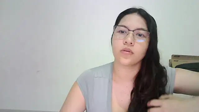 Naia Stant online show from March 24, 11:05 pm