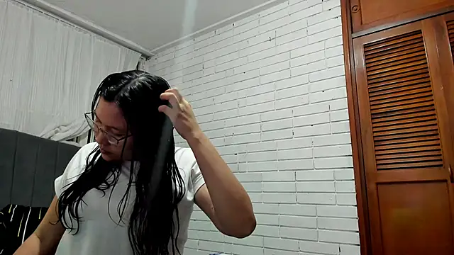 Naia Stant online show from November 16, 11:30 pm