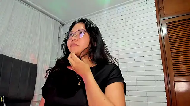 Naia Stant online show from November 11, 1:33 am