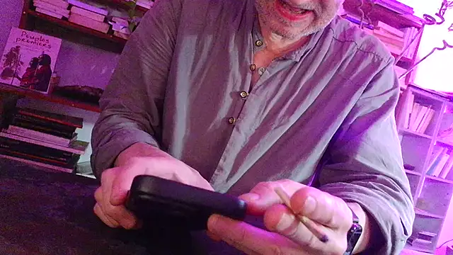 Snapshot of yvanbonar chatting on October 17, 4:49 am yvanbonar online show from October 17, 4:49 am