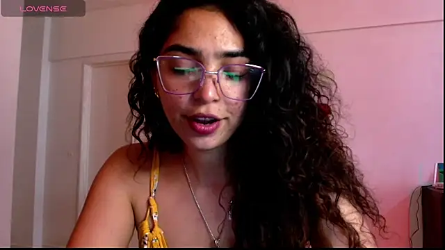 Snapshot of Ariagal chatting on November 5, 8:23 pm Ariagal online show from November 5, 8:23 pm