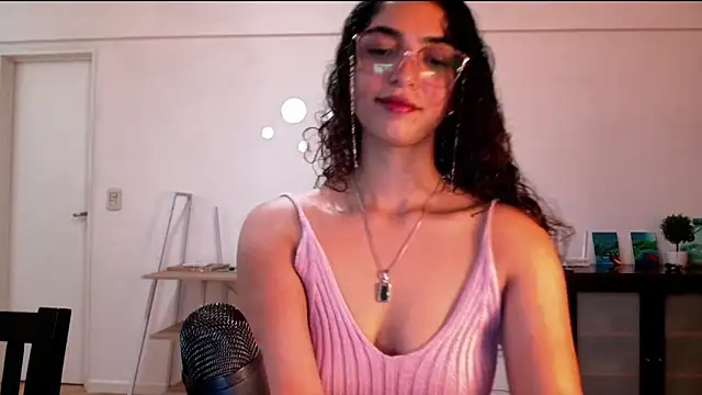 Snapshot of Ariagal chatting on October 8, 11:49 pm Ariagal online show from October 8, 11:49 pm