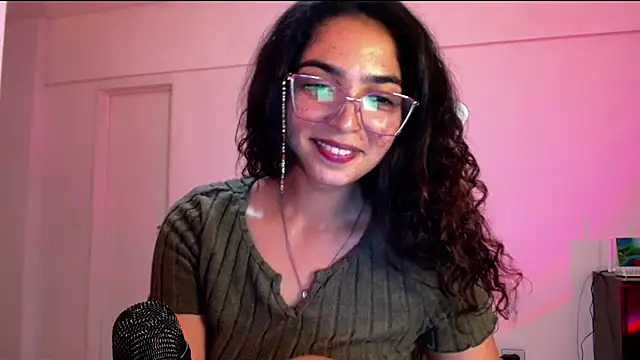 Snapshot of Ariagal chatting on October 22, 12:21 am Ariagal online show from October 22, 12:21 am