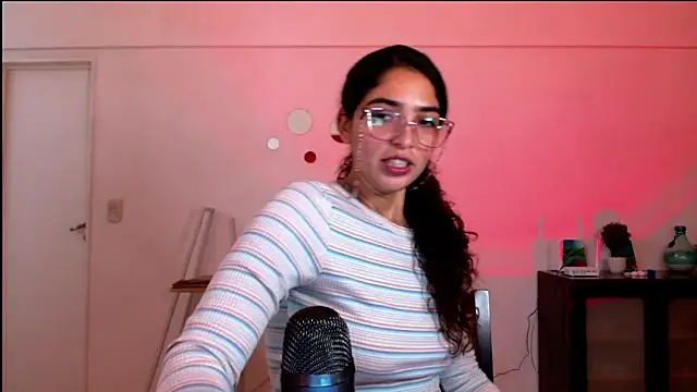 Snapshot of Ariagal chatting on October 14, 11:47 pm Ariagal online show from October 14, 11:47 pm