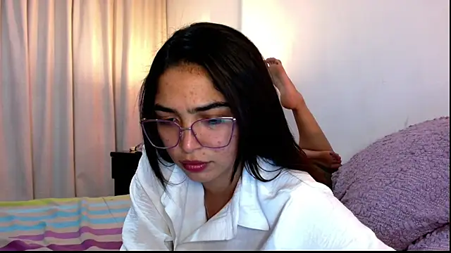 Snapshot of Ariagal chatting on November 8, 12:25 am Ariagal online show from November 8, 12:25 am