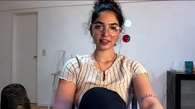 Snapshot of Ariagal chatting on October 9, 8:53 pm Ariagal online show from October 9, 8:53 pm