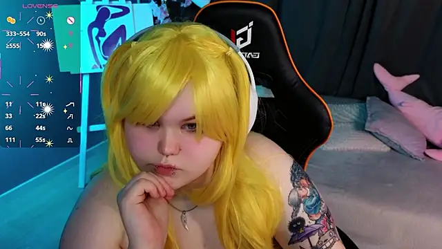 fillisfox  online show from March 19, 6:02 am