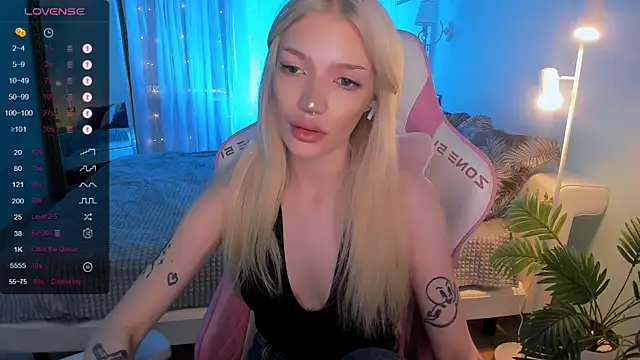 AnyaTaylor  online show from April 12, 2:04 am