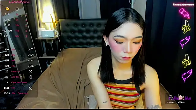 bellamoonlightX online show from March 28, 8:15 am