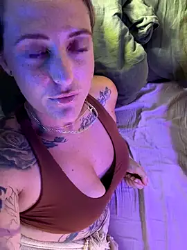 Snapshot of OdetteDelane chatting on November 5, 9:34 am OdetteDelane online show from November 5, 9:34 am