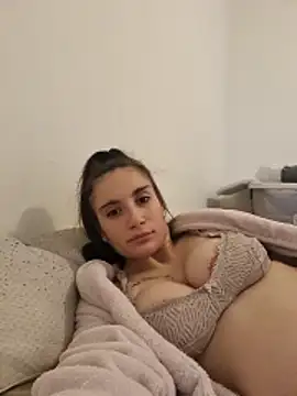 Snapshot of Michou02xXx chatting on November 21, 7:29 am Michou02xXx online show from November 21, 7:29 am