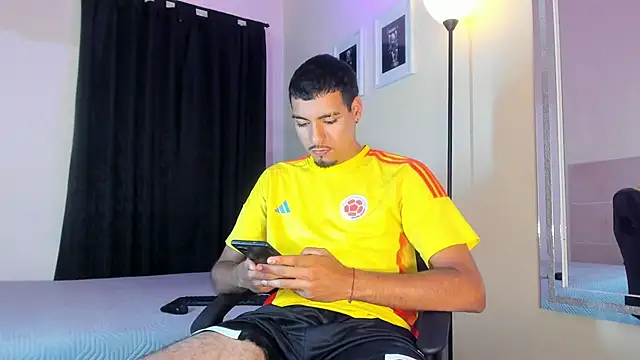 TeamPorn 19 online show from January 18, 7:39 pm