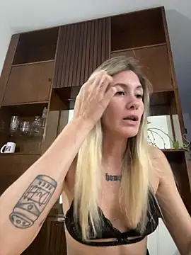 Snapshot of caritadeangellll chatting on November 15, 12:58 am caritadeangellll online show from November 15, 12:58 am