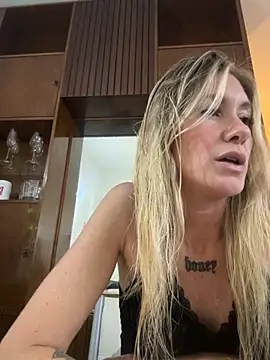 caritadeangellll online show from November 29, 12:44 am