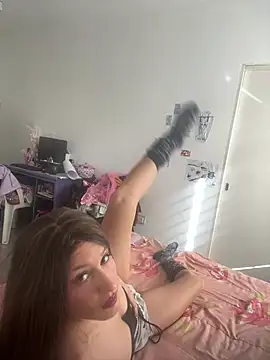 kendrafarq online show from April 15, 7:51 pm