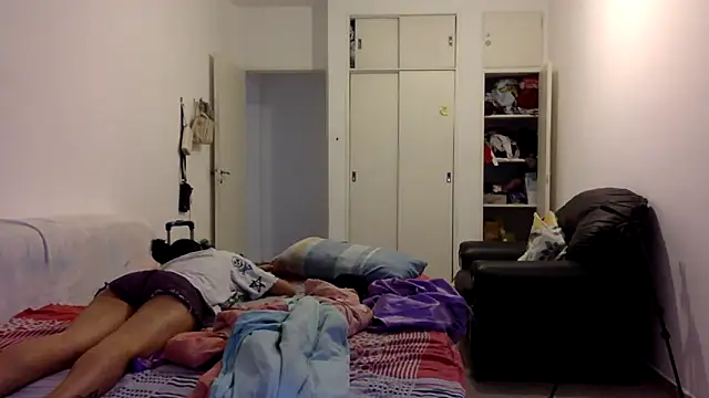 kendrafarq online show from January 14, 9:07 pm