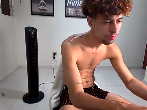 Dollarhot30 online show from February 18, 2:09 am