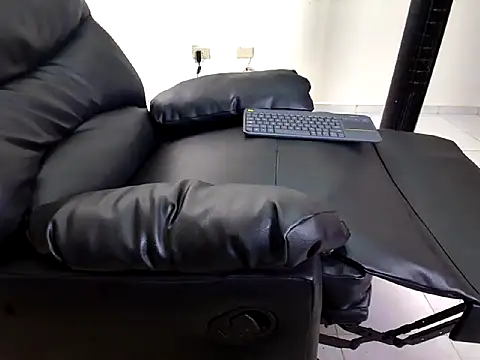 Dollarhot30 online show from April 3, 3:29 pm