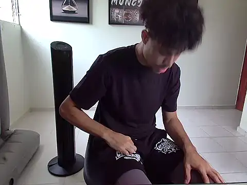 Dollarhot30 online show from February 2, 7:35 pm