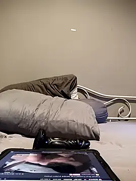 twitshe online show from January 8, 12:05 am