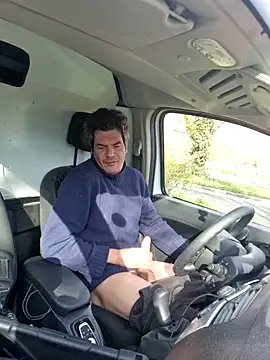 twitshe online show from March 3, 9:05 am