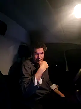 twitshe online show from February 22, 8:10 pm