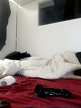 Snapshot of twitshe chatting on November 17, 12:31 pm twitshe online show from November 17, 12:31 pm