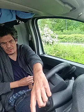 twitshe online show from April 19, 9:21 am