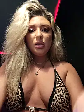 Snapshot of Blondie_Sasha chatting on September 27, 7:09 pm Blondie Sasha online show from September 27, 7:09 pm