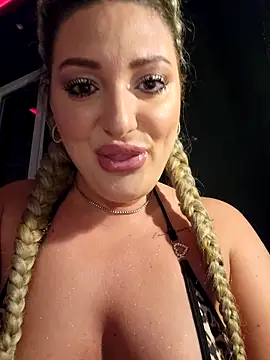 Snapshot of Blondie_Sasha chatting on October 8, 6:30 pm Blondie Sasha online show from October 8, 6:30 pm