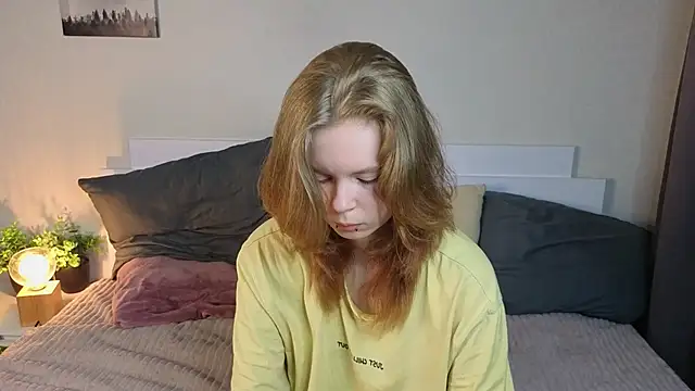 JulietteRain online show from May 6, 7:29 pm