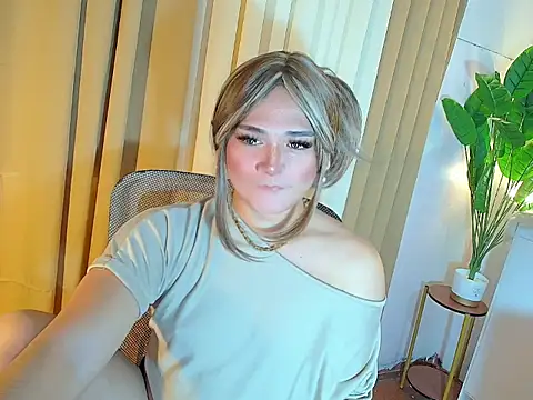 Snapshot of ScarletMoore chatting on April 21, 4:08 am ScarletMoore online show from April 21, 4:08 am