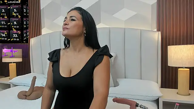 Mommy Naughty online show from May 2, 11:15 am
