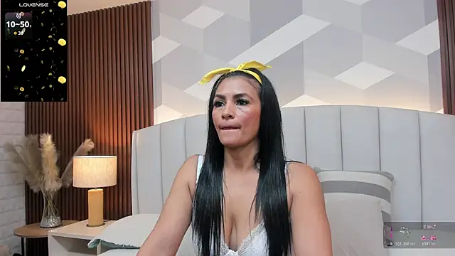 Mommy Naughty online show from December 15, 11:16 am