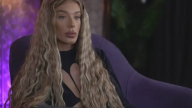 EllieRedd online show from September 10, 4:44 am