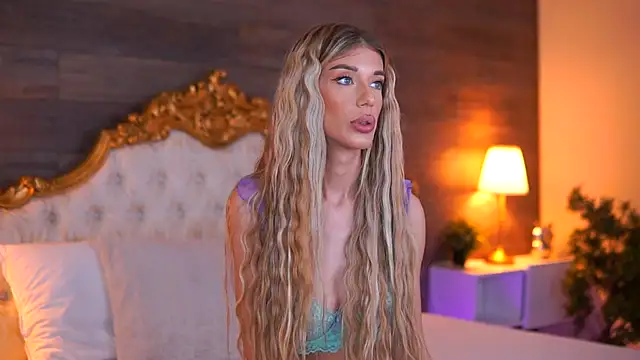 EllieRedd online show from November 4, 9:57 am