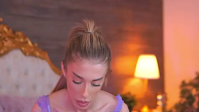 EllieRedd online show from October 21, 8:58 am