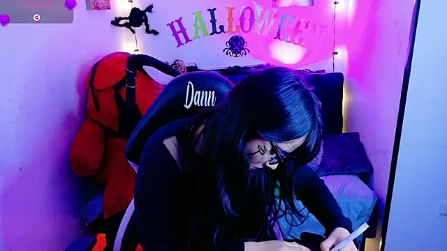 Snapshot of MiaVelvetDoll chatting on October 23, 2:05 pm MiaVelvetDoll online show from October 23, 2:05 pm