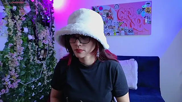 Snapshot of MiaVelvetDoll chatting on February 20, 2:41 pm MiaVelvetDoll online show from February 20, 2:41 pm