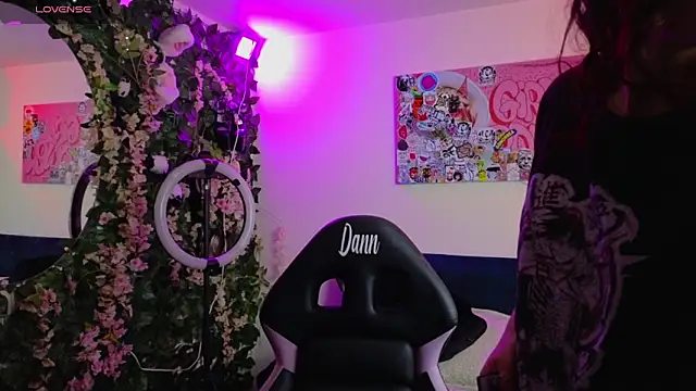 Snapshot of MiaVelvetDoll chatting on February 23, 2:06 pm MiaVelvetDoll online show from February 23, 2:06 pm