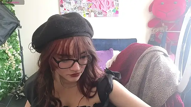 Snapshot of MiaVelvetDoll chatting on April 22, 2:24 pm MiaVelvetDoll online show from April 22, 2:24 pm