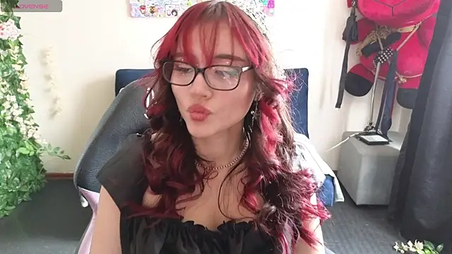 Snapshot of MiaVelvetDoll chatting on June 19, 2:56 pm MiaVelvetDoll online show from June 19, 2:56 pm