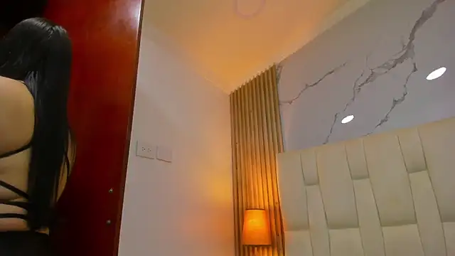 CharlotteSchmidtt online show from April 17, 11:35 am